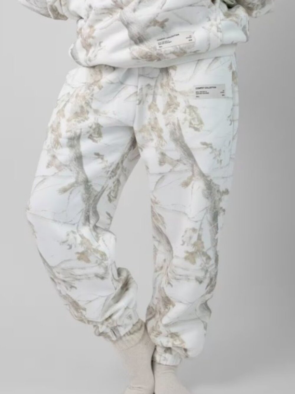 COMFRT COLLECTION LADIES CAMO SWEATS MED NWOT